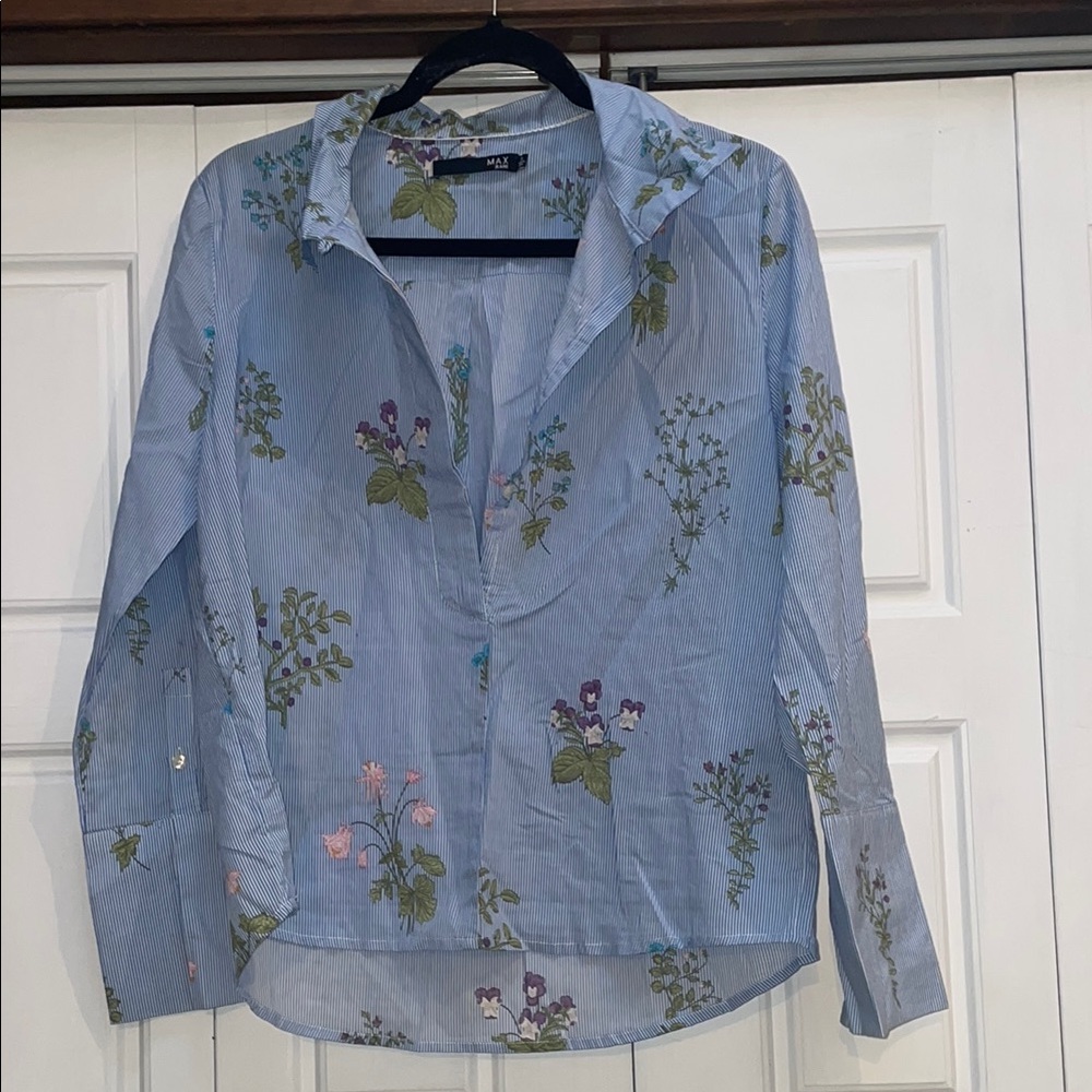 ☀️☀️Max Jeans Floral Button Down Shirt - Blue 🛑Sold🛑 - Picture 1 of 7